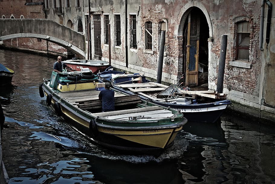 white, black, boats, body, water, venice, old houses, architecture, city, street