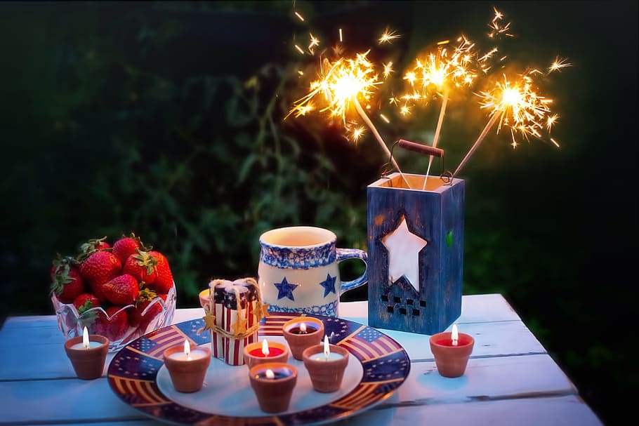 fotografía de bodegones, velas, galletas de fuego, fuego, galletas, cuatro de julio, 4 de julio, bengalas, patriótico, julio