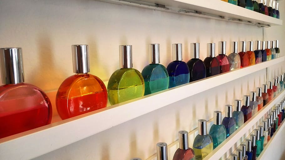 Bottles, Color Therapy, colourmirrors, colors, selvinsigt, self-development, healing, therapy, balance, in a row
