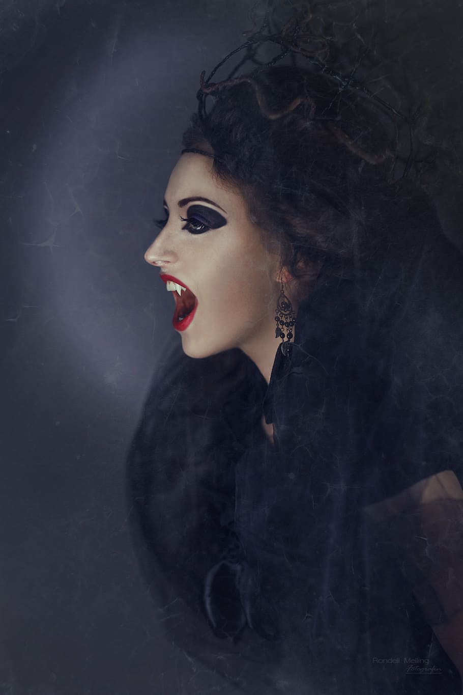 mulher vampira, vestindo, preto, topo, vampiro, assustador, a bruxa, feiticeira, místico, conto de fadas