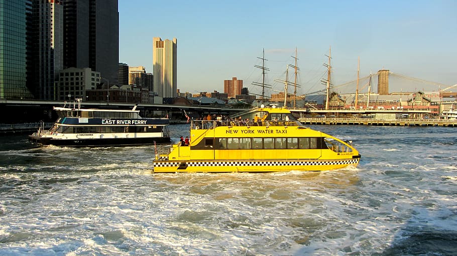 amarelo, barco a motor, corpo, água, durante o dia, táxi aquático, cidade de nova york, rio leste, manhattan, estados unidos da américa