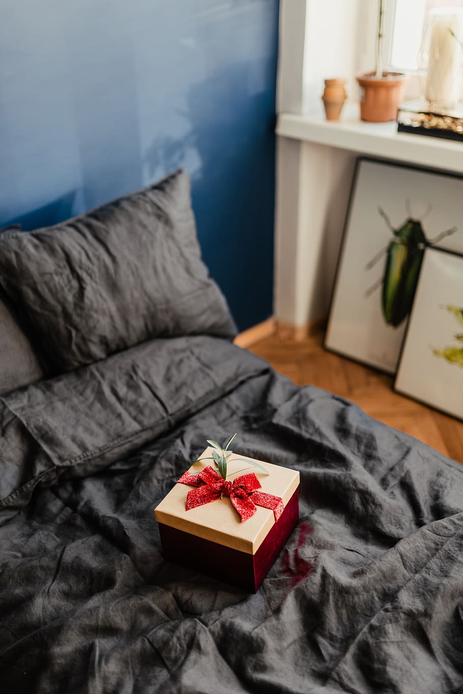 christmas gifts, presents, xmas, linen, bed, red, black, bedding, december, winter