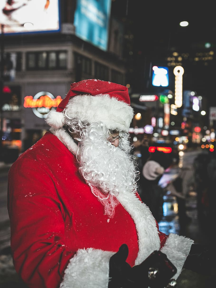 hombre, vistiendo, traje de Papá Noel, en pie, carretera, gente, disfraz, Papá Noel, fiesta, Navidad