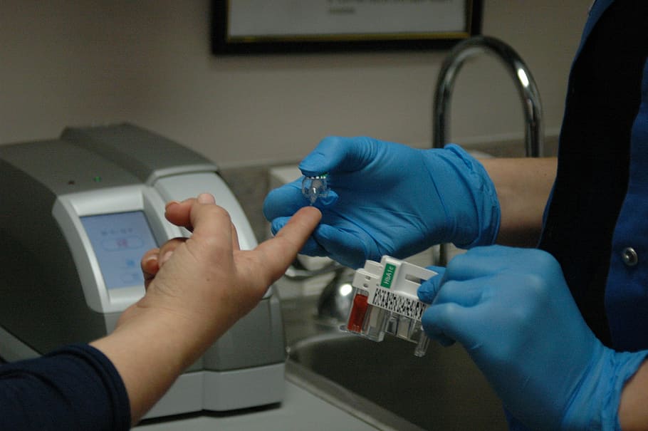 orang, mendapatkan, sampel darah, perawat, diabetes, tes, A1C, kesehatan dan obat-obatan, tangan manusia, di dalam ruangan