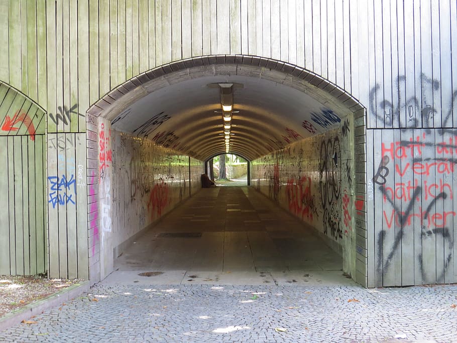 munich, underpass, tunnel, jalan ke depan, arah, arsitektur, grafiti, struktur yang dibangun, perspektif yang berkurang, terowongan