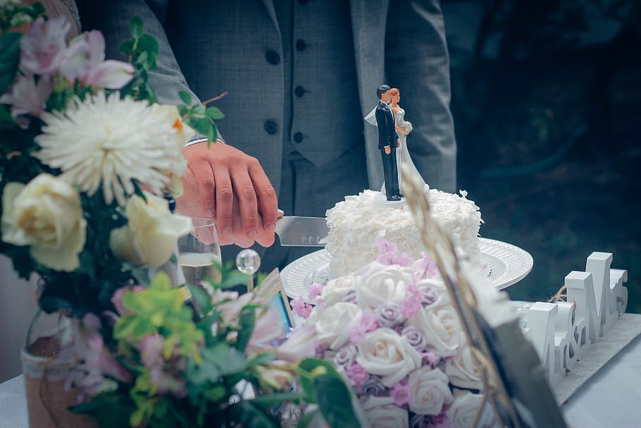 wedding, wedding cake, cutting the cake, cutting the wedding cake, love, bride, broom, just married, flower, flowering plant