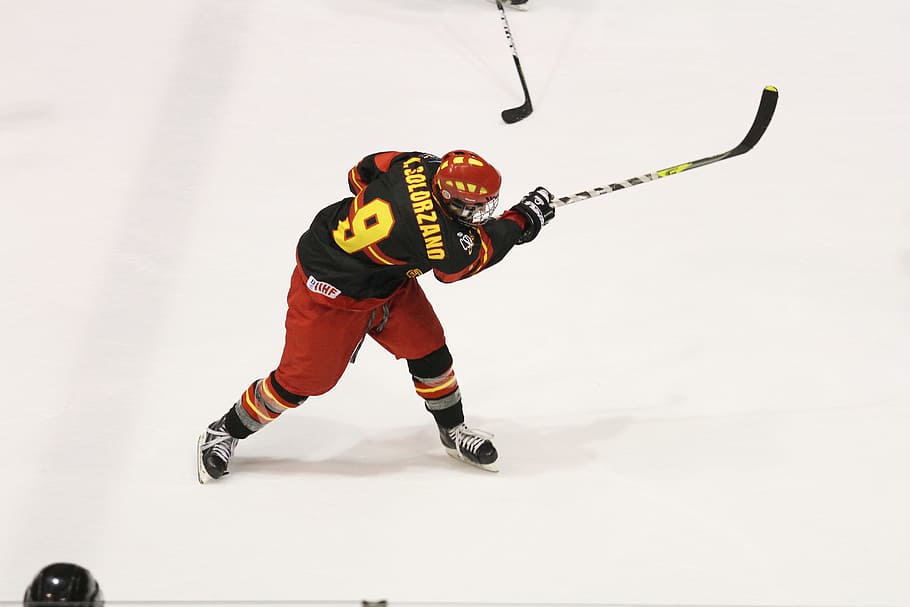 ice hockey player, holding, black, yellow, stick, Ice Hockey, Winter Sport, Player, ice, spain