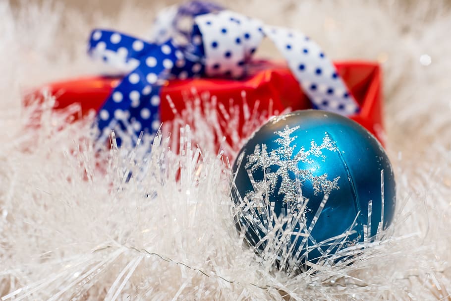 decoración de adorno azul, regalos de navidad, feliz año nuevo 2018, navidad, 2018, vacaciones, feliz, presente, celebración, regalo