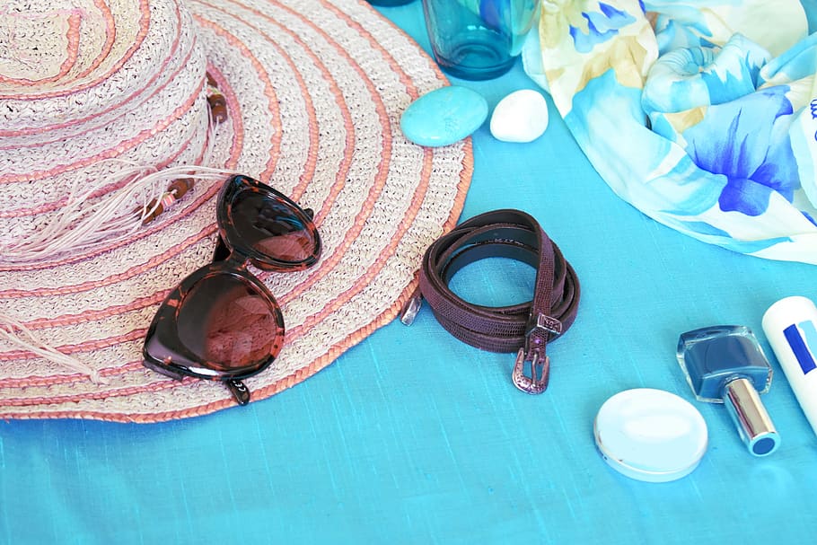 verano, sombrero, sombrero de paja, playa, sombrero de playa, gafas de sol, vacaciones, viajes, tomar el sol, protector solar