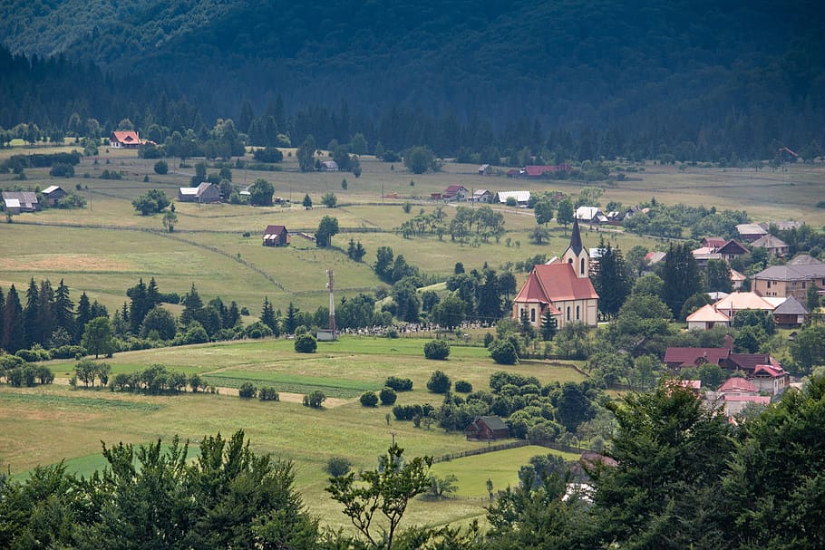pueblo de montaña, transilvania, rumania, paisaje, naturaleza, pueblo, templo, rural, tranquilo, armonía