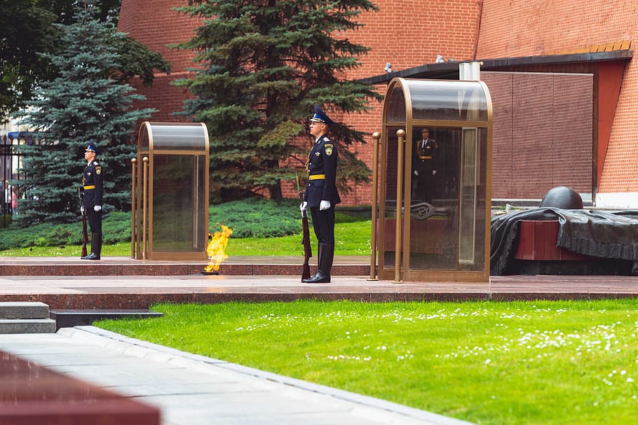 tomb of the unknown soldier, the eternal flame, honor guard, kremlin, moscow, russia, summer, guards, building exterior, architecture