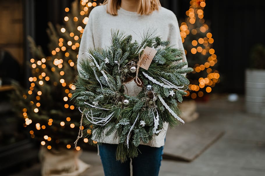 wreath, woman, xmas, december, christmas lights, bokeh, holding, Christmas, hands, one person