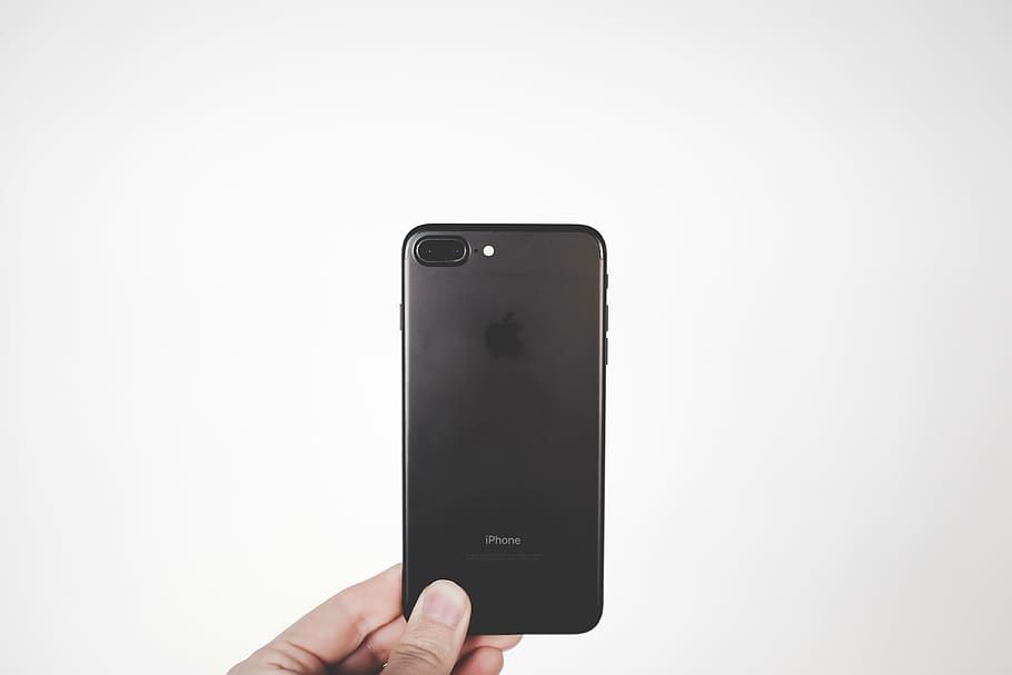 person, holding, black, iphone 7, plus, iphone, apple, mobile, phone, gadget
