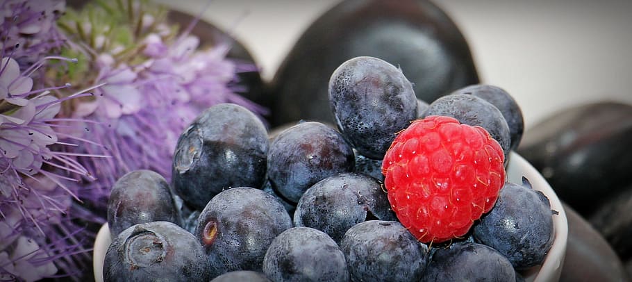 close-up photo, blueberry, white, ceramic, bowl, Blueberries, Raspberry, Fruit, fruits, vitamins