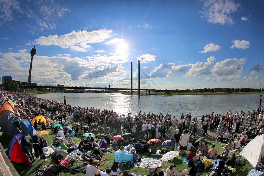 japantag, Düsseldorf, el paseo del terraplén del Rin, multitud, banco, colección de personas, paseo marítimo, río, Rin, ciudad