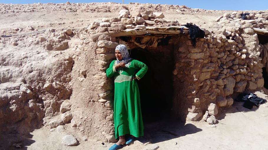 サハラ砂漠, 洞窟, 家, モロッコ, 旅行, 同じ, 孤独, 女性, 一人, 全身