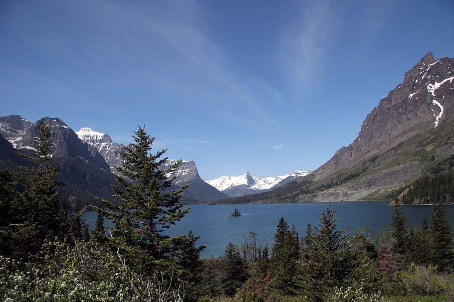 Saint Mary Lake, lago, agua, montañas, paisaje, escénico, Parque Nacional Glacier, Montana, Estados Unidos, bosque