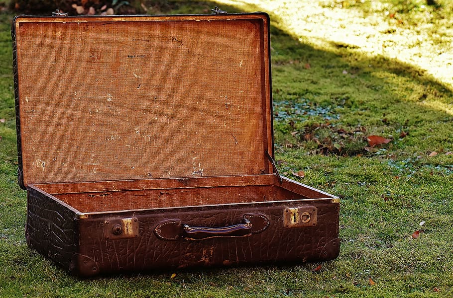 marrón, maleta, verde, hierba, equipaje, antiguo, cuero, maleta vieja, basura, generaciones
