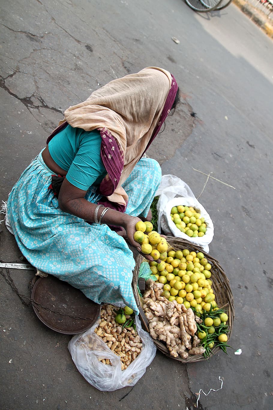 ホーカー, ストリートベンダー, 売り手, 女性, インド, ニューデリー, 販売, 野菜, ベンダー, 市場