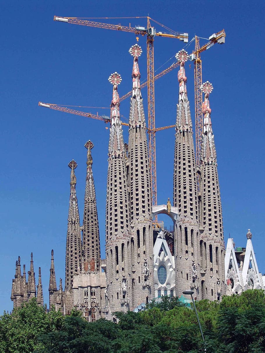 灰色のコンクリートの建物, サグラダファミリア, バルセロナ, スペイン, 教会, カタルーニャ州, 名所, 世界遺産, 建設芸術, 大聖堂