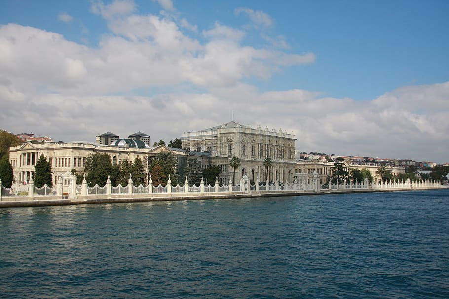 dolma bache, palace, dolmabahçe palace, turkey, istanbul, architecture, building exterior, built structure, water, sky