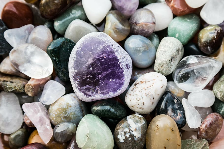 putih, hitam, ungu, batu, batu semi mulia, permata, mineral, warna-warni, cerah, berkilau