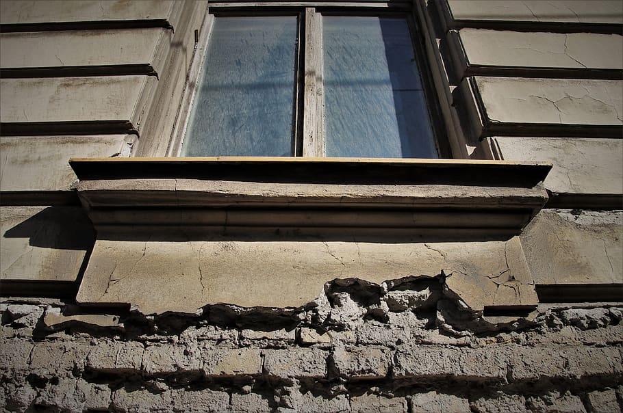 kamienica, dirty, window, window sill, walls, the walls of the, architecture, surface, the wall, façades
