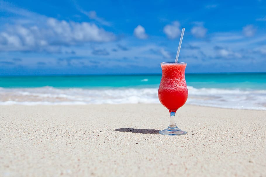 merah, hitam, vas kaca, jelas, gelas kaca berkaki, diisi, smoothie, pantai laut, pantai, minuman