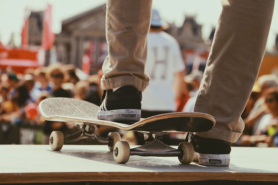 skateboard, games, sports, people, crowd, men, stage, legs, shoes, footwear