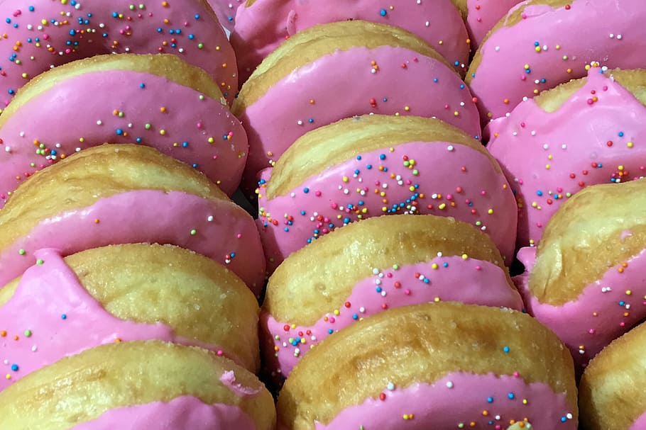 close-up photography, doughnuts, donuts, glazed, pink, sugar, food, dessert, sweet, bakery