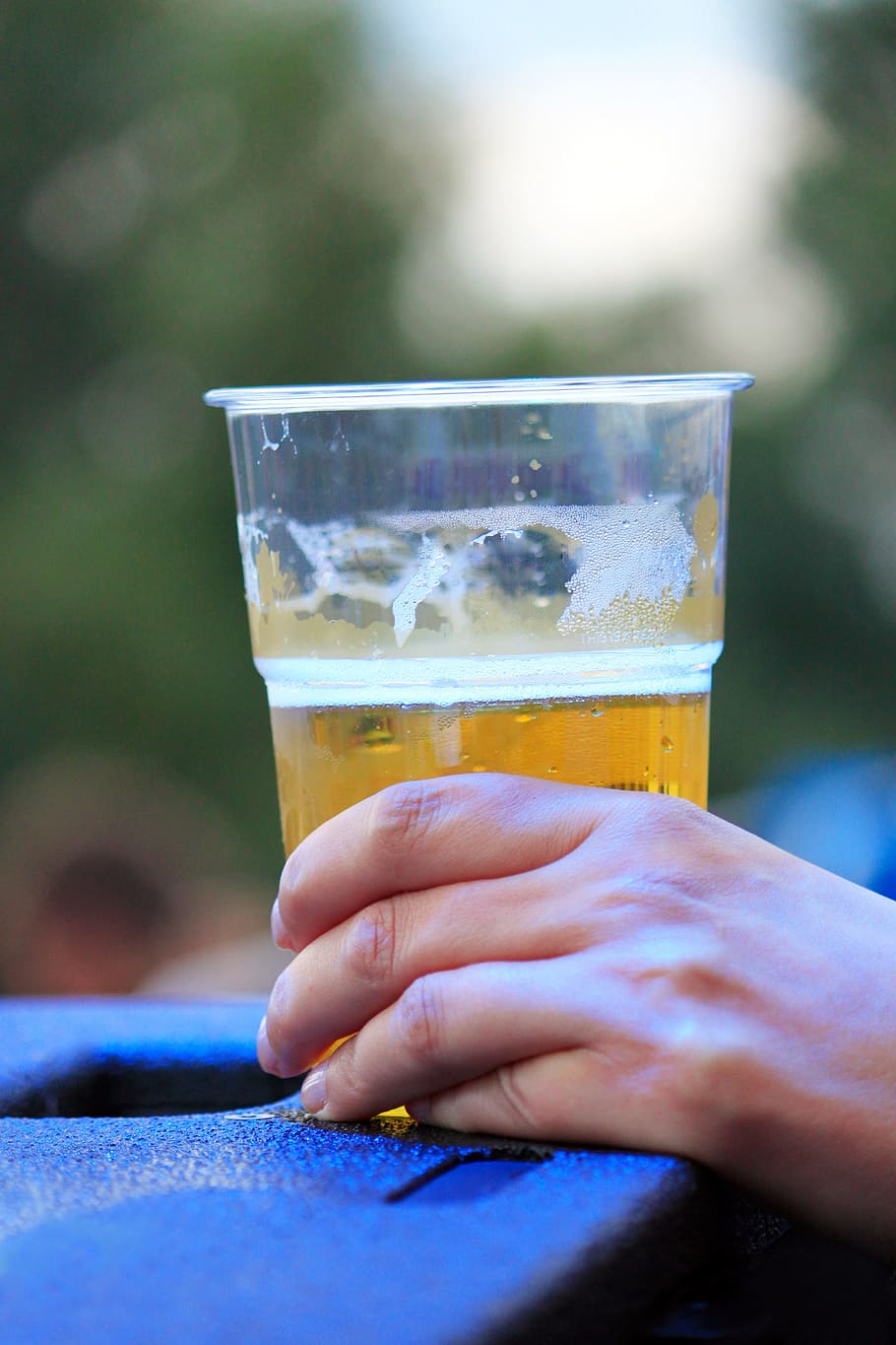bir, festival, piala, gelas plastik, minum, gelas bir, pesta, tangan, festival musim panas, manusia