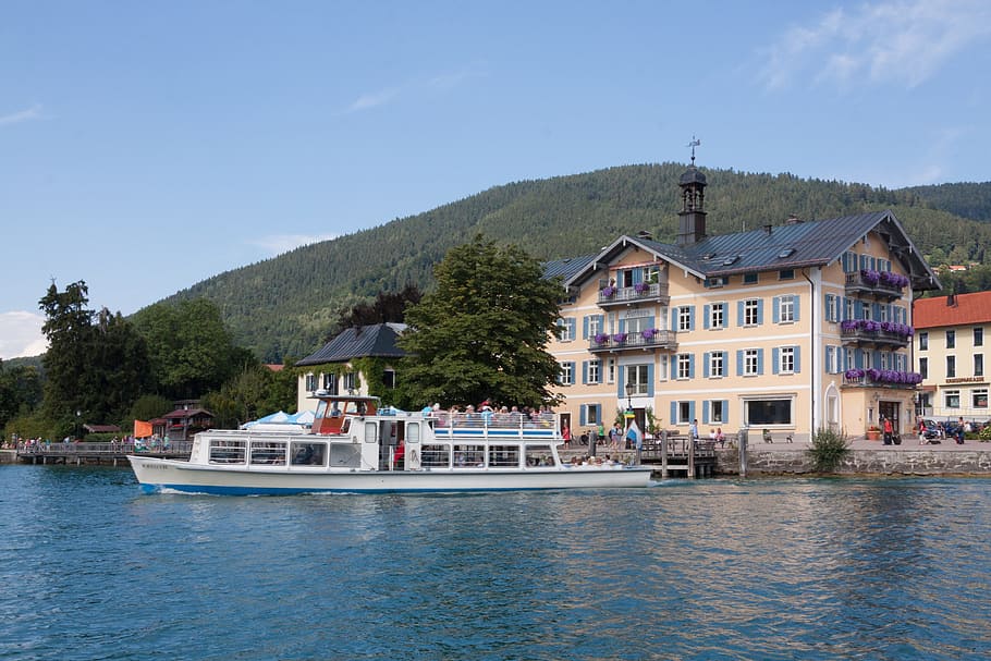 Web, Promenade, Town Hall, Tegernsee, electric boat, water, lake, blue, white, bavaria
