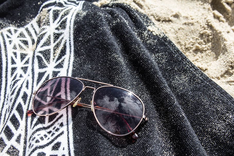 pantai, kacamata matahari, handuk, pasir, musim panas, tampilan sudut tinggi, close-up, tidak ada orang, hari, mode