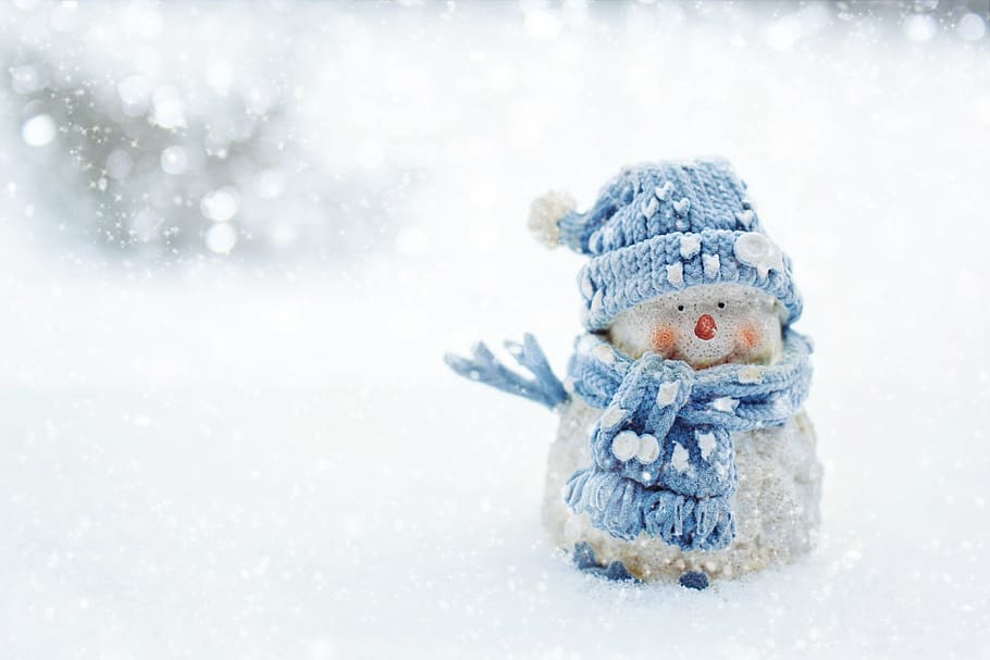 boneco de neve, vestindo, malha, boné, neve, inverno, nevado, estação, frio, fofa