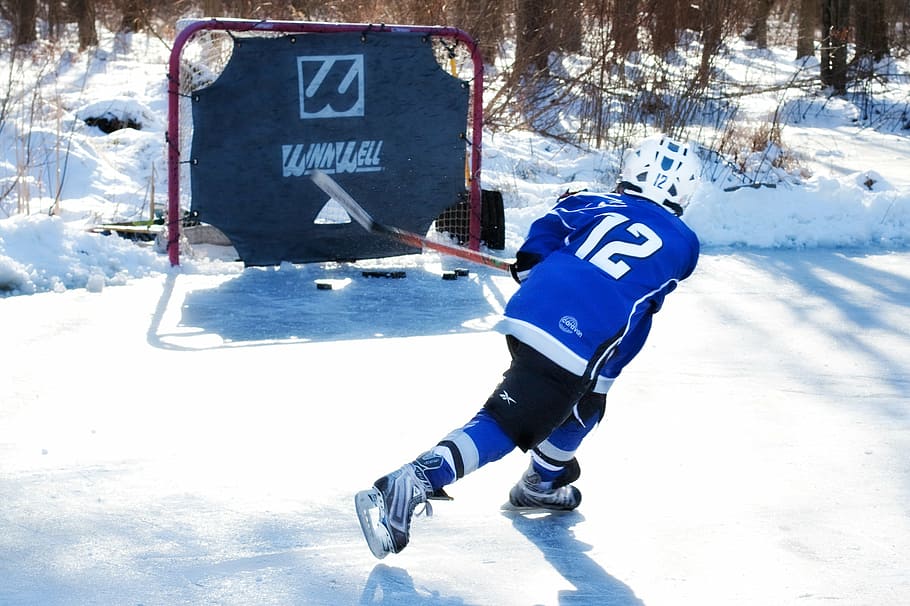 hombre esquí, soporte para hielo, rojo, hockey sobre hielo, palo, al aire libre, jugador de hockey, joven, invierno, hielo