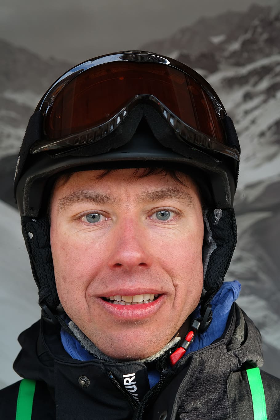 skiers, man, exhausted, tired, winter sports, face, portrait, helm, goggles, fought off