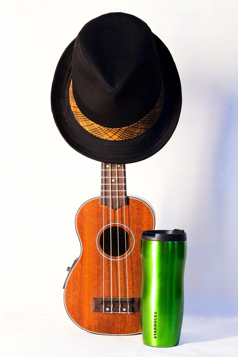 música, ukelele, sombrero, café, viejo, creatividad, instrumento musical, instrumento de cuerda, bodegón, fondo blanco