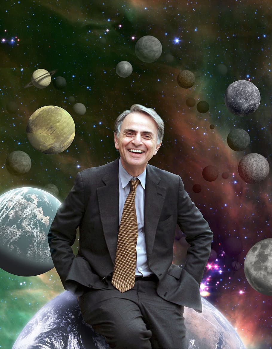 sonriente, hombre, sentado, ilustración de la tierra, Carl Sagan, astrónomo, cosmólogo, astrofísico, astrobiólogo, autor