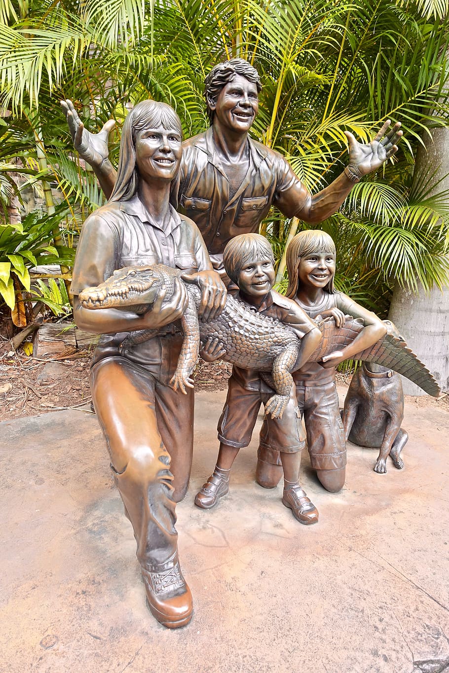 Estátua, Família, Bronze, Turismo, Steve Irwin, monumento, escultura, palmeira, dia, parte do corpo humano