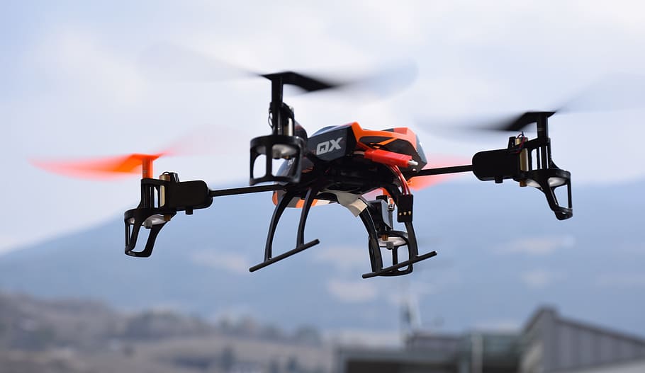 selektif, fotografi fokus, oranye, hitam, terbang, quadcopter, drone, rc, blade 180 qx hd, quadrocopter