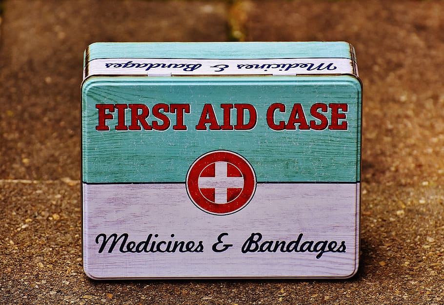 pertolongan pertama, kotak, kaleng, lembaran, warna, kaleng logam, logam, darurat, lemari obat, teks