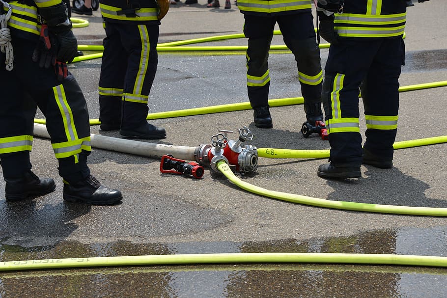 bombero, manguera, concreto, pavimento, durante el día, fuego, bomberos, feuerloeschuebung, eliminar, aparato de respiración