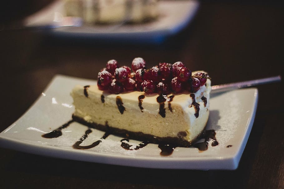 shallow, focus photography, cheesecake slice, served, plate, white, slice, red, berry, cake