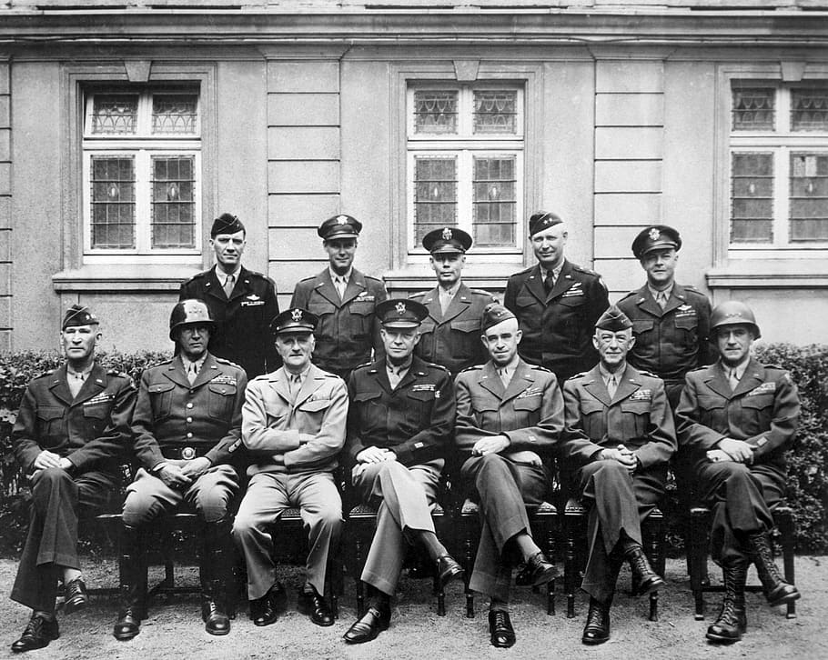 hombres, sentado, banco, edificio, segunda guerra mundial, aliados, generales, eisenhower, patton, líderes