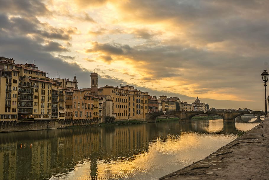 fotografía de reflexión, casas, puente, dorado, hora, florencia, italia, puesta de sol, reflexión, europa