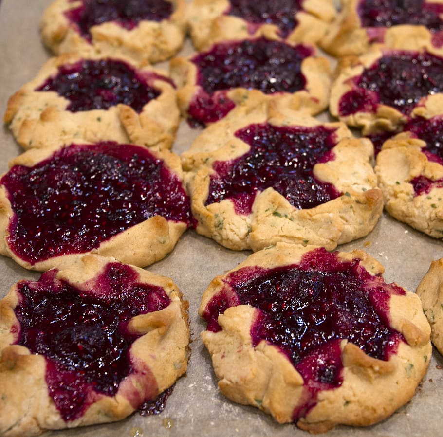 fruit tart, fruit, baking, mini pie, blackberry, blueberry, raspberry, pie, tart, parchment paper