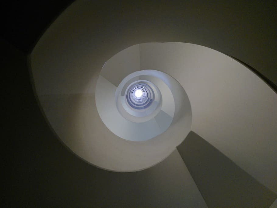escaleras, escalera, arquitectura, escalera de caracol, hacia arriba, espiral, forma geométrica, círculo, sin gente, interiores