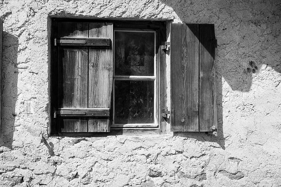 グレースケール写真, 茶色, 木製, キャビネット, 窓, 古い, 古い窓, 木製シャッター, ファサード, 窓ガラス