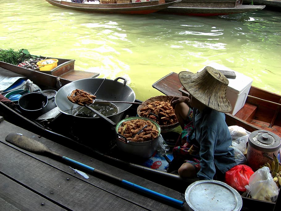 mujer, dentro, marrón, barco, flotante, mercado, Tailandia, mercado flotante, alimentos, cocina