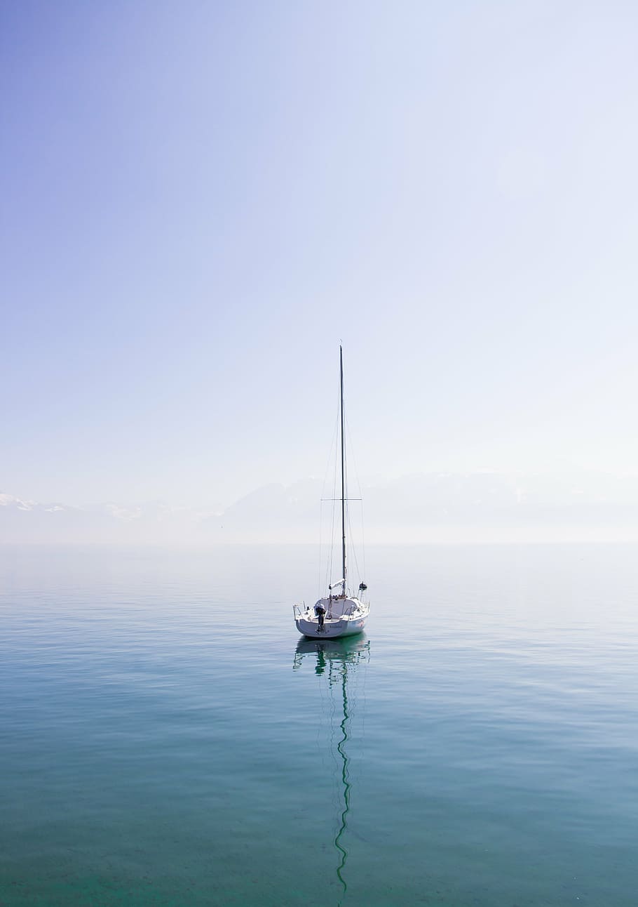 white, boat, floating, body, water, speedboat, ocean, daytime, sea, blue